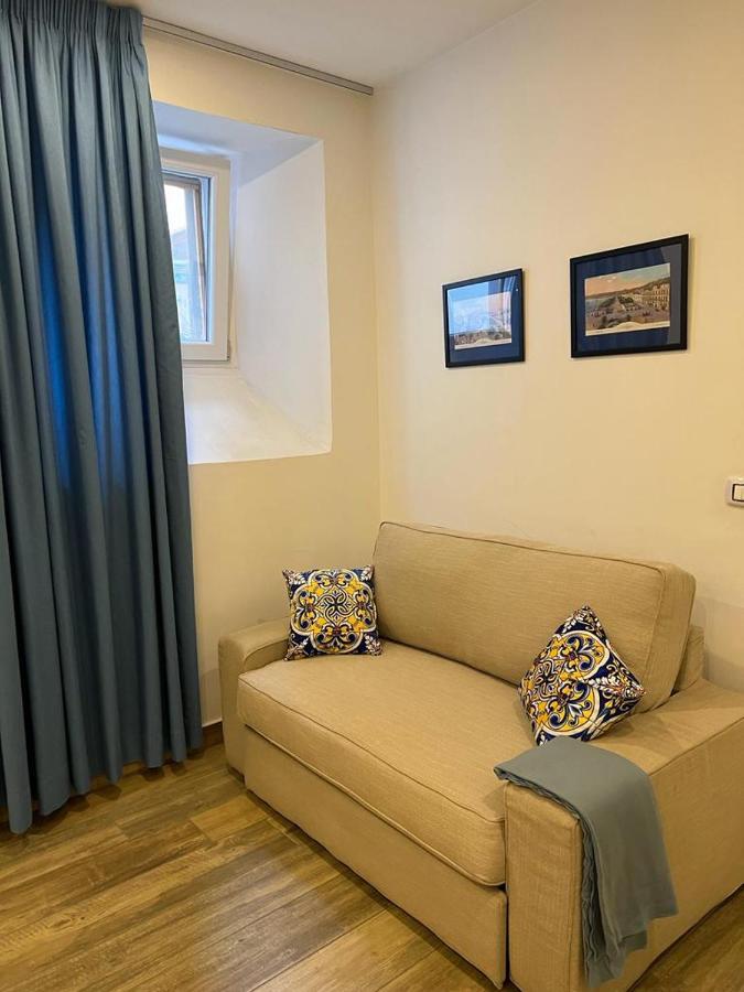 Casa Gaia A Due Passi Dal Duomo Apartment เนเปิลส์ ภายนอก รูปภาพ